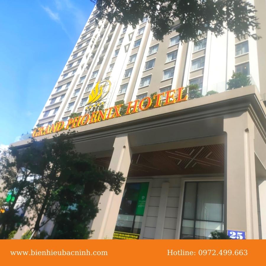 Thi cong bien chu va Logo khach san Grand Phoenix Hotel Nga 6 Bac Ninh