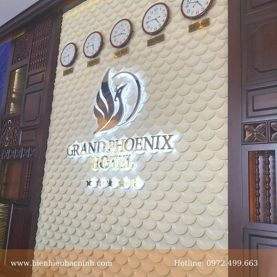 Thi cong bien logo quay le tan khach san Grand Phoenix Hotel Nga 6 Bac Ninh