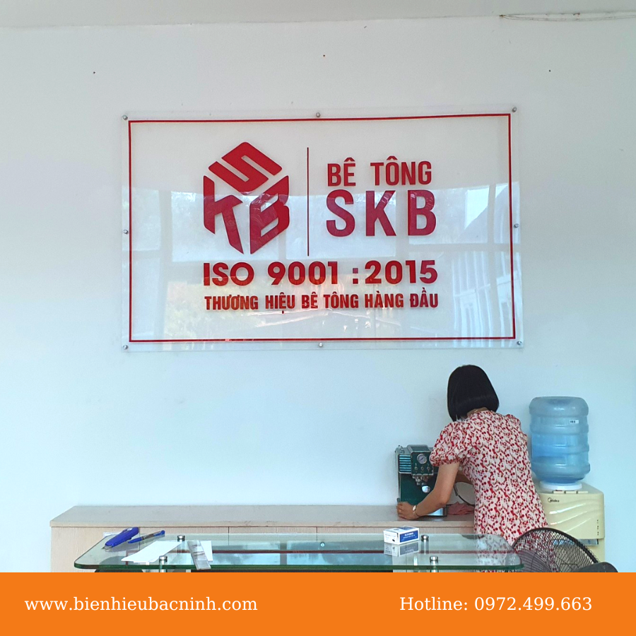 thi công biển công ty SKB KCN Quế Võ - biển Mica Logo quầy lễ tân