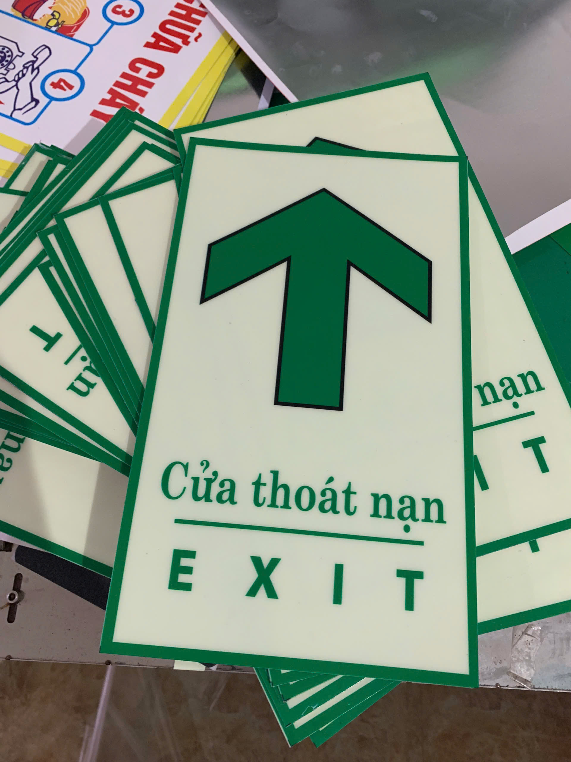 17x29cm biển dạ quang chỉ dãn thoát nạn
